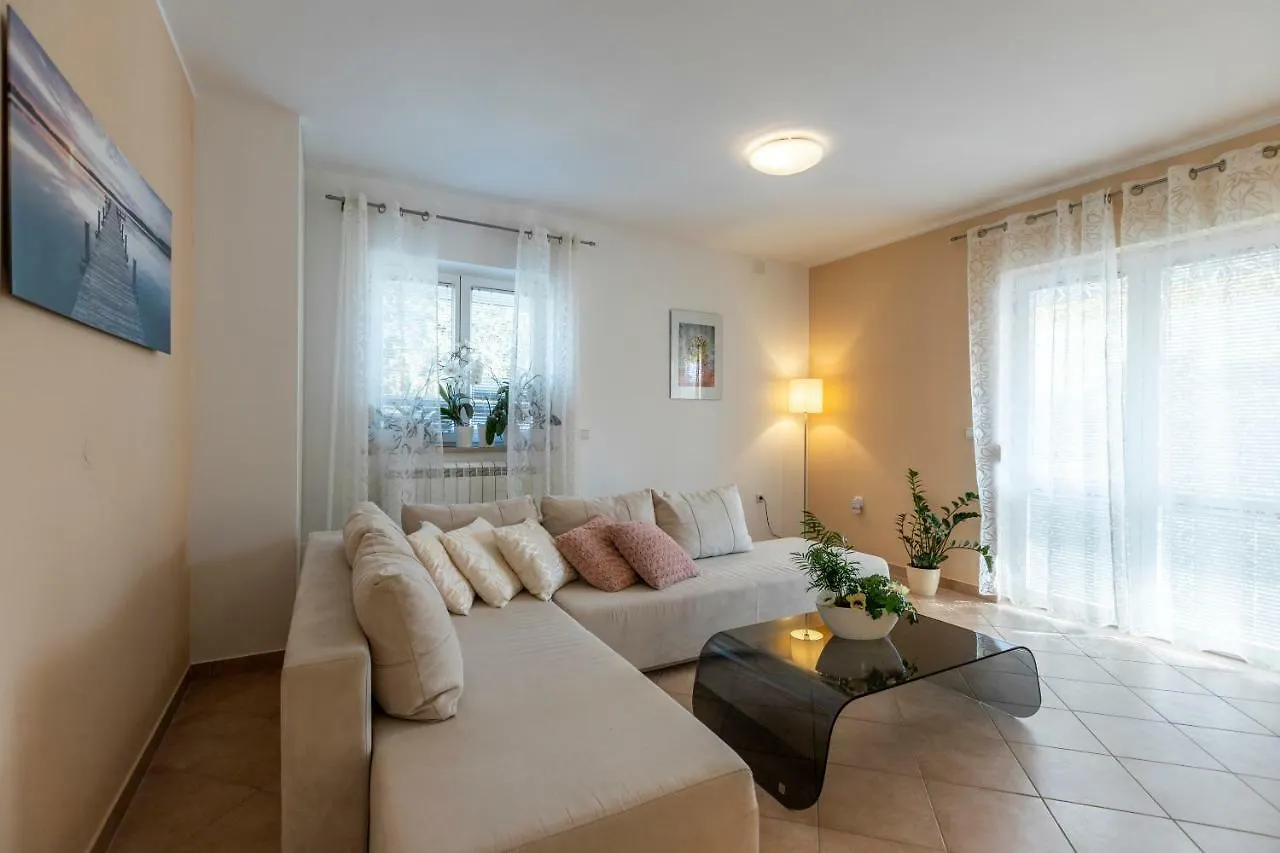 Holiday House Mary Barban Croatia